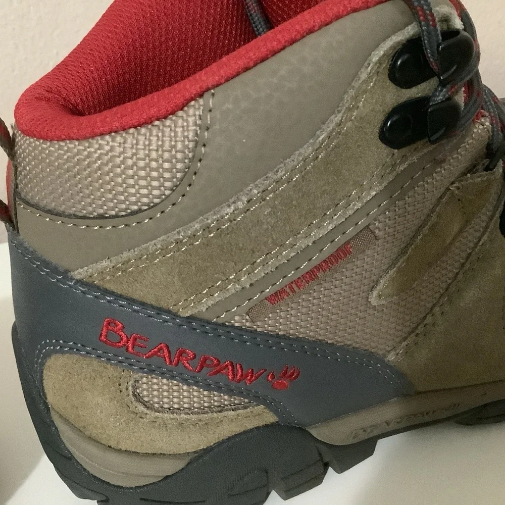 BearPaw Women's Waterproof Boots Size 8.5